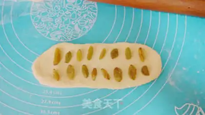 Make raisin rolls step 8