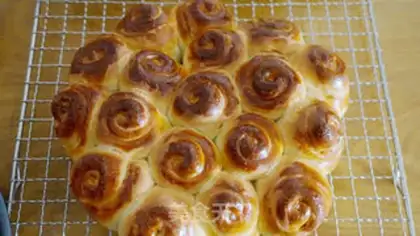 Make raisin rolls step 15