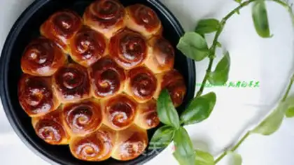 Make raisin rolls step 16