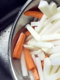 Make Gold pickles and carrots step 3