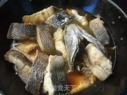 Make Garlic seeds burn black fish step 7
