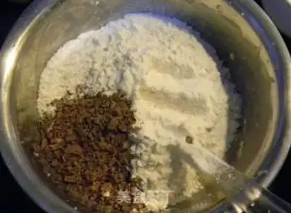 Make Banana chocolate bean miffen step 3