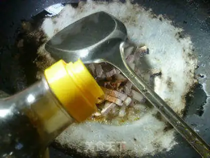 Make Scrambled raisin step 1