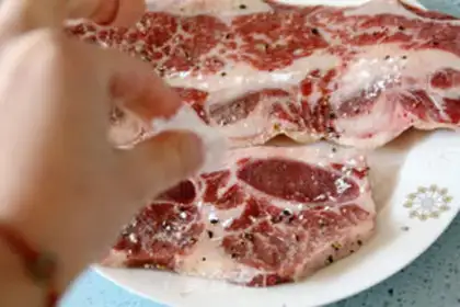 Make Fried cowboy bones with black vinegar step 2