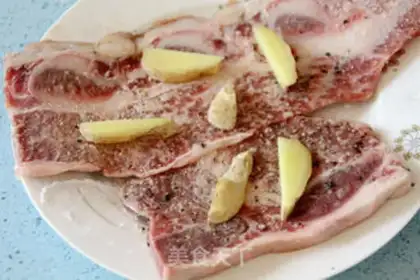 Make Fried cowboy bones with black vinegar step 3