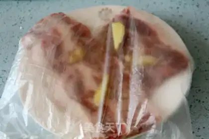 Make Fried cowboy bones with black vinegar step 4