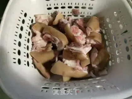 Make The feet of a pig step 1