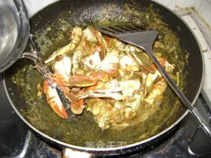 Make Gold curry crab step 13