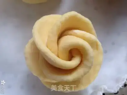 Make Rose buns step 7
