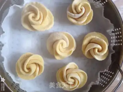 Make Rose buns step 8