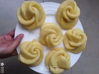 Make Rose buns step 9