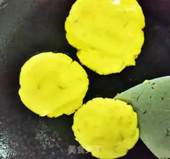 Make Frozen potato cakes step 4