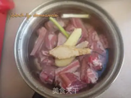 Make Tomato sauce and ribs step 1