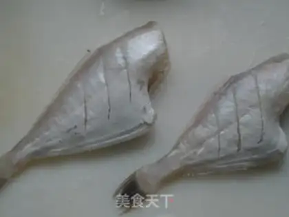 Make Sugar pickled fish step 1