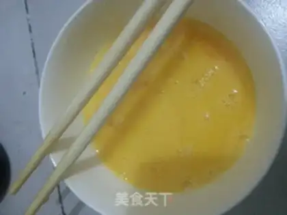 Make Garlic fried eggs step 2