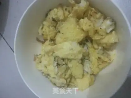 Make Garlic fried eggs step 3