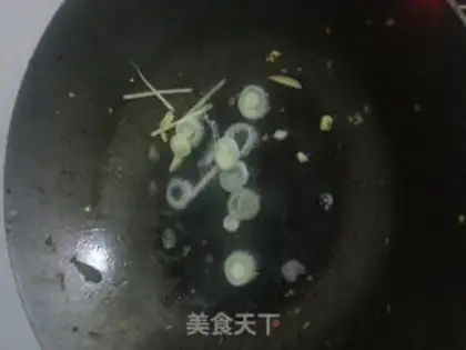 Make Garlic fried eggs step 4