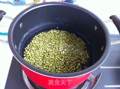 Make Homemade green bean pie step 1