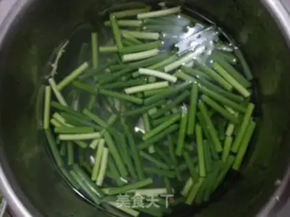 Make Garlic fried meat step 1