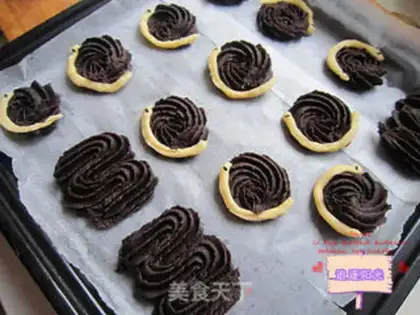 Make Snail cookies step 4
