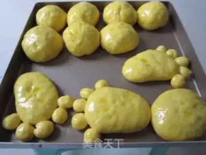 Make Little feet pine bun step 12