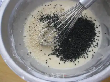Make Black and white sesame pretzels step 5