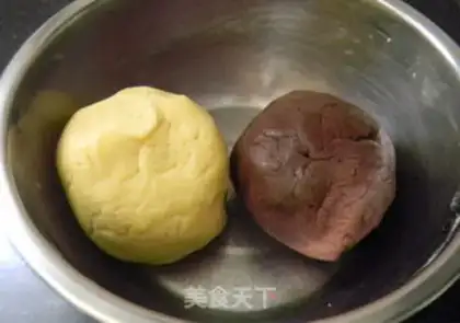 Make Double-coloured Chessies step 4