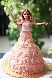 Make Barbie doll cake step 20