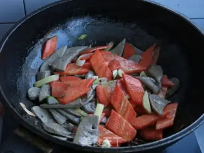 Make Carrot and pork step 7