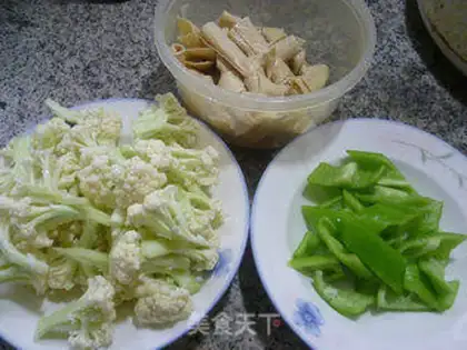 Make Pyramids and broccoli step 0