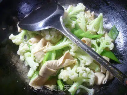 Make Pyramids and broccoli step 4