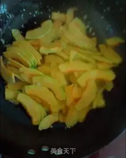 Make Garlic fried pumpkins step 3