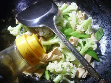 Make Pyramids and broccoli step 5
