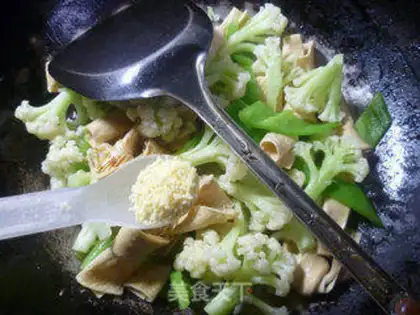 Make Pyramids and broccoli step 7