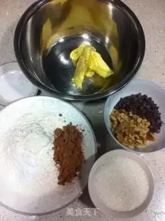 Make Nuts, chocolate, crackers step 0