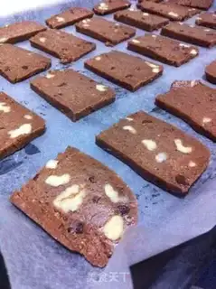 Make Nuts, chocolate, crackers step 6