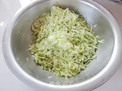 Make Squirty meat dumpling step 2