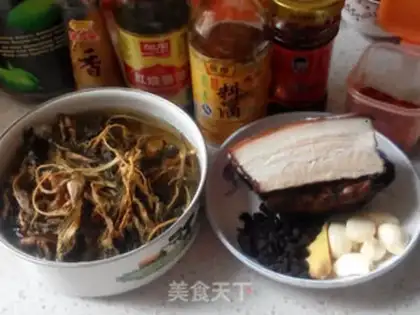 Make Steam meat in dried vegetables step 0