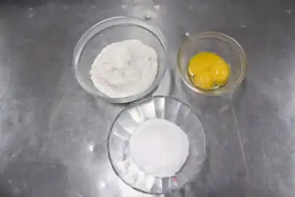 Make Egg yolk step 0