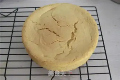 Make Caramel chestnut cake step 7