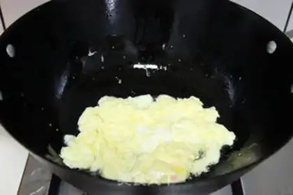 Make Spinach fried eggs step 4