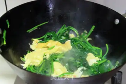 Make Spinach fried eggs step 6