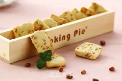 Make Pine cookies step 9