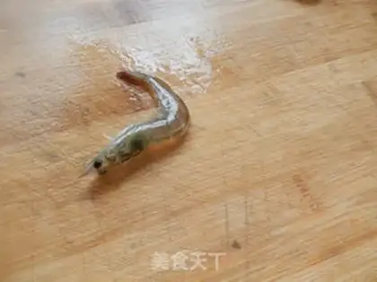 Make Pretzels with back shrimp step 1