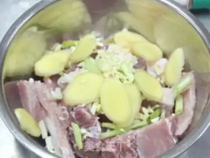 Make Garlic roasted ribs step 1