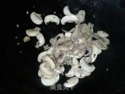 Make Red mushroom pasta step 3