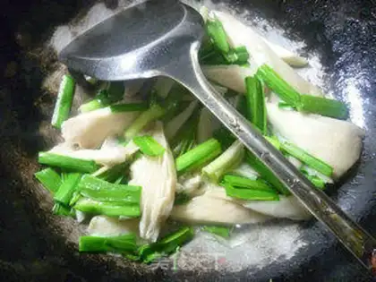 Make Garlic fried mushrooms step 3