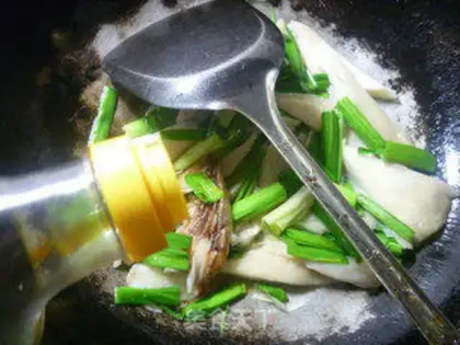 Make Garlic fried mushrooms step 4
