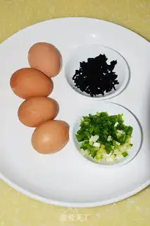 Make An egg roll step 0
