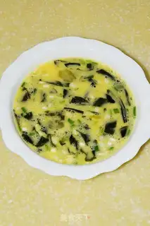 Make An egg roll step 3